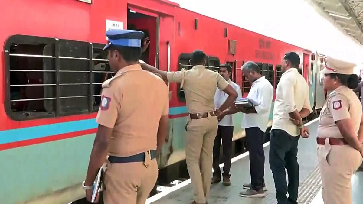 33 detained Bangladeshi nationals sent back from Tamil Nadu