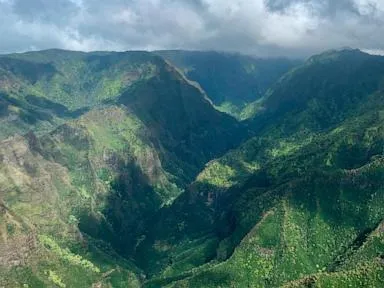  5 injured in helicopter crash on the Hawaiian island of Kauai