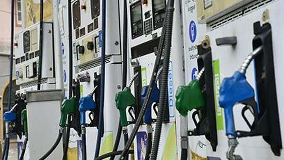 Andhra Pradesh lorry owners urge Centre to drop plan to raise petrol, diesel prices
