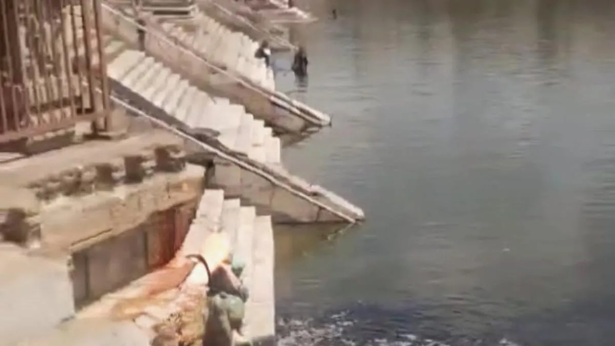 Dirty water flows into Mahamagam Tank in Kumbakonam; officials swing into action