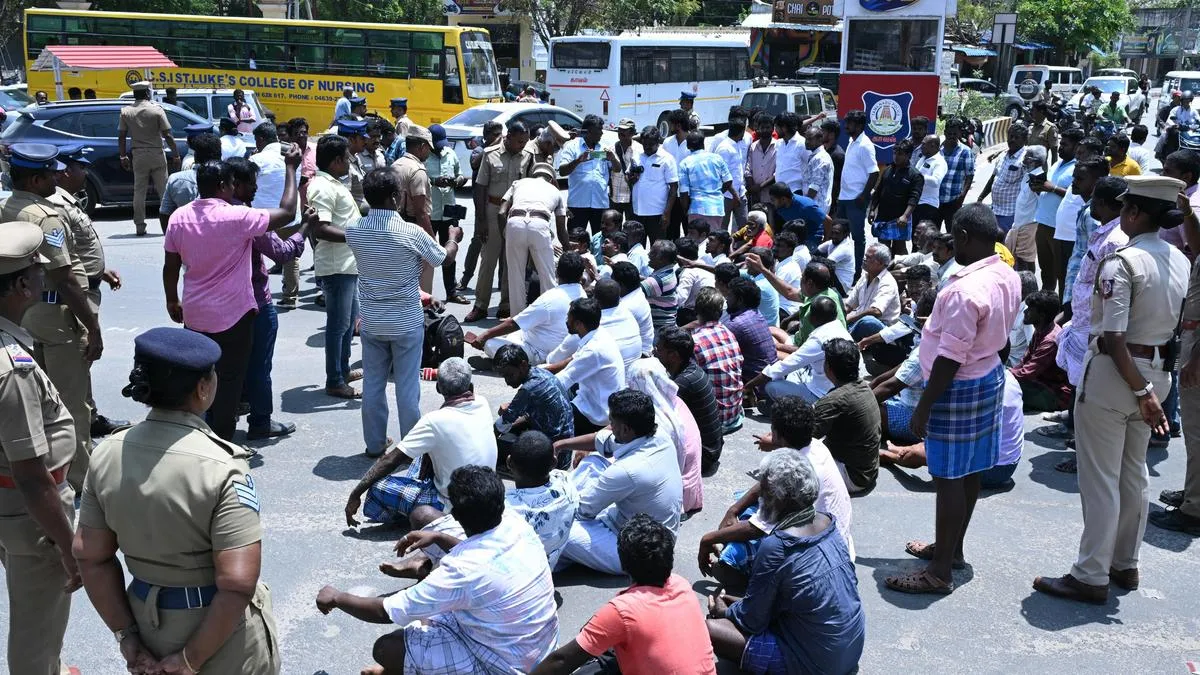 Inspector suspended over murder of teenage girl in Thoothukudi
