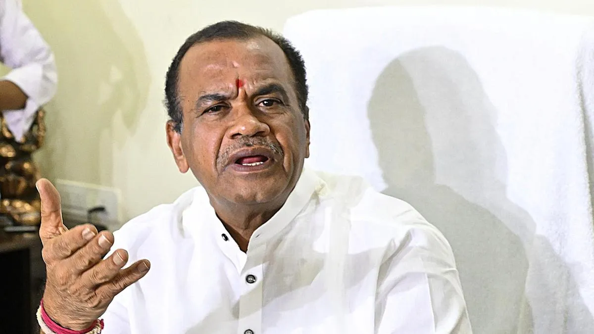 Komatireddy urges KCR to attend Assembly