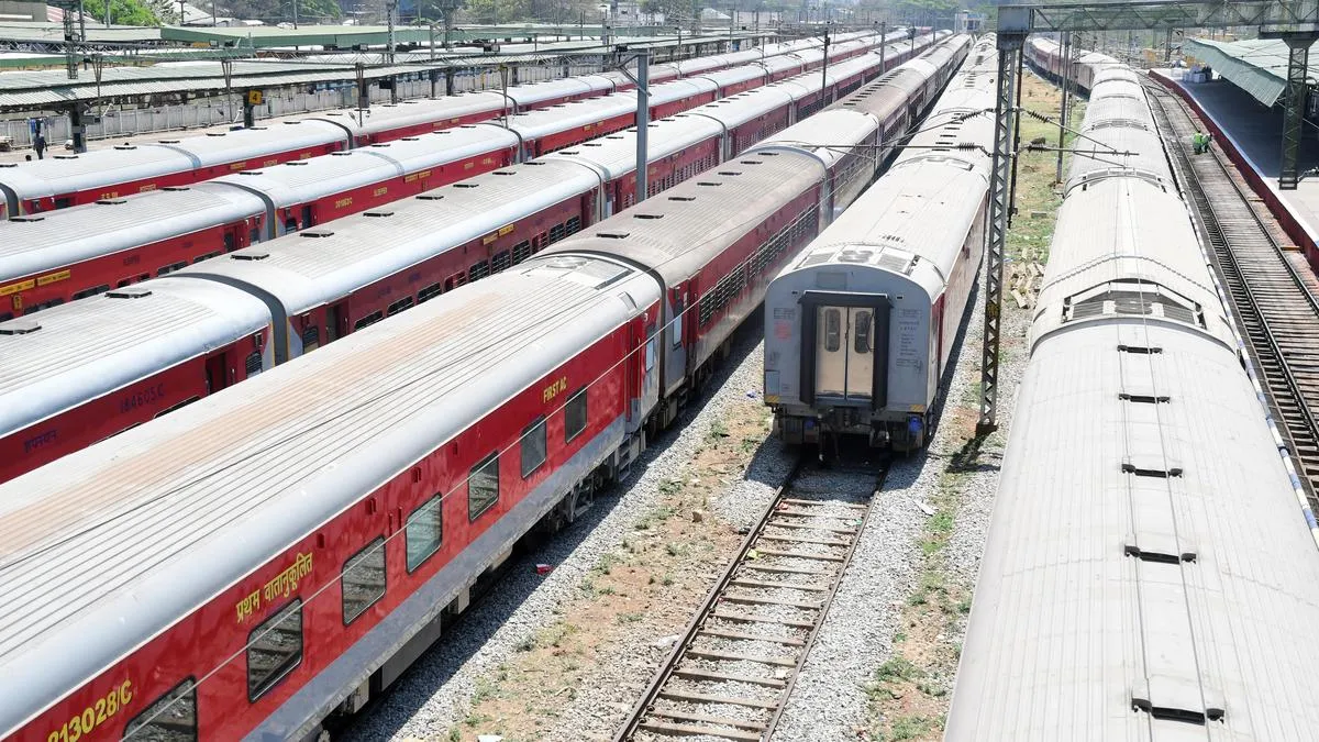 LPG shortage hits railway station kitchens; onboard catering continues