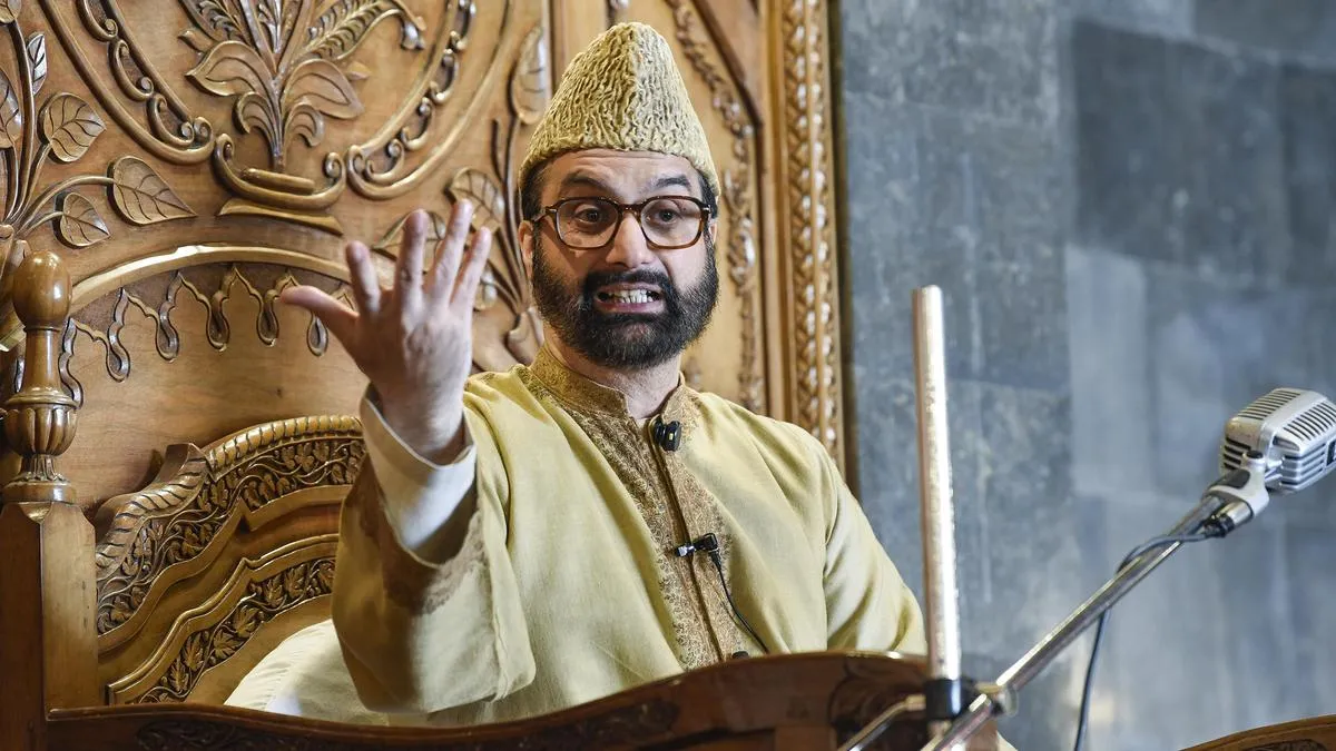 Mirwaiz &lsquo;barred&rsquo; from Friday prayers at Srinagar&rsquo;s Jamia Masjid