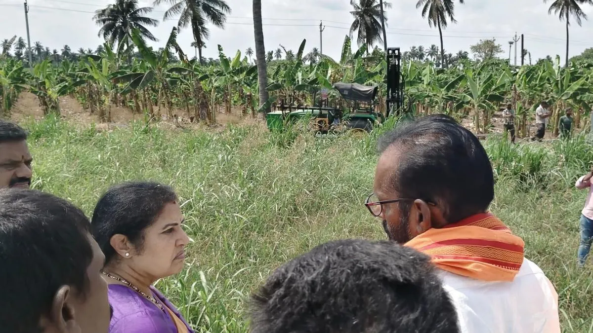 MP D. Purandeswari calls for alternative road access for East Godavari farmers from upcoming railway boundary wall