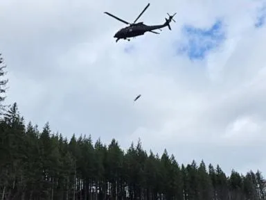  Oregon Army National Guard hoists injured logger to safety 