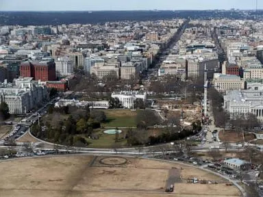  The White House wants to build an underground center to provide security screening for visitors
