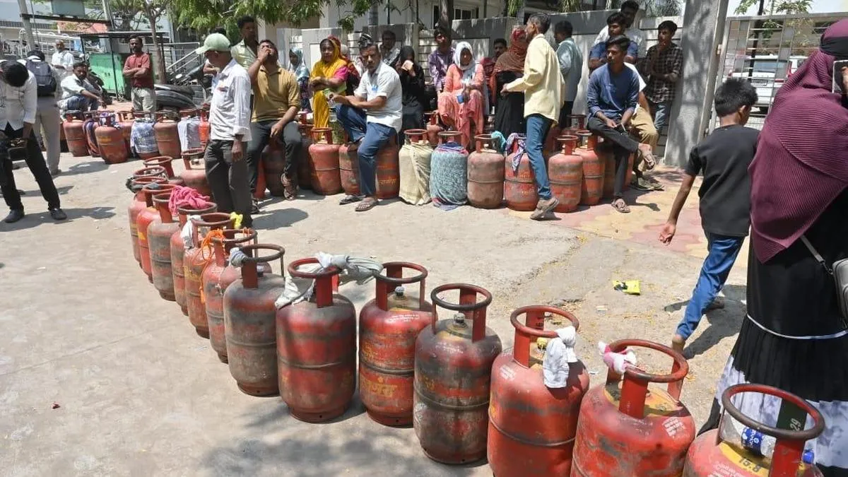 There is no domestic LPG cylinder scarcity, say Vijayapura officials
