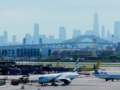  United flight landing in Newark strikes light pole on New Jersey Turnpike, FAA says